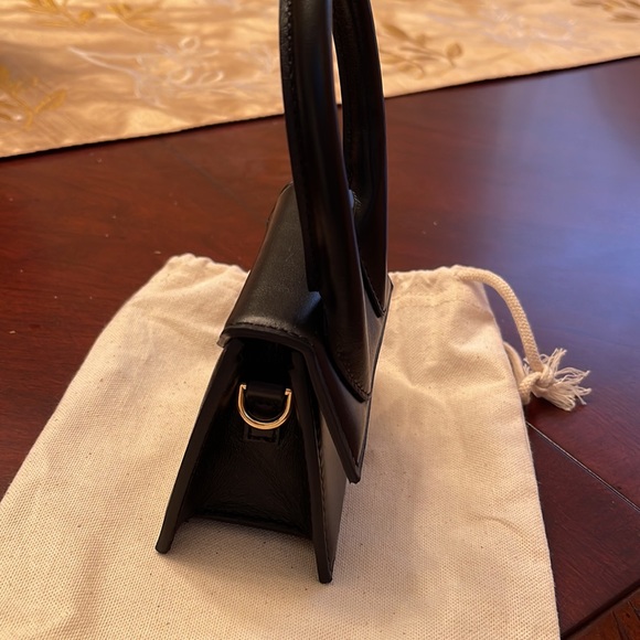 New Jacquemus black mini bag. The STRAP IS MISSING NO STRAP I carried it 1 time - Picture 5 of 6